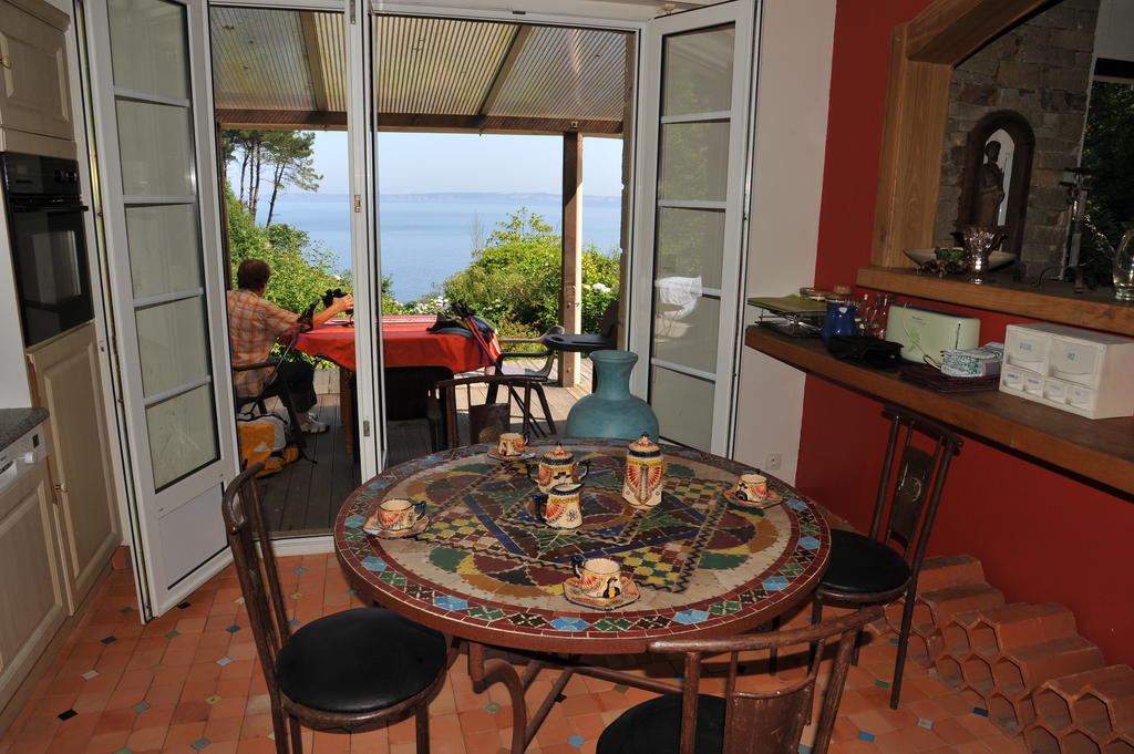 Bed and Breakfast Les Fous De Bassans Poullan-sur-Mer Экстерьер фото
