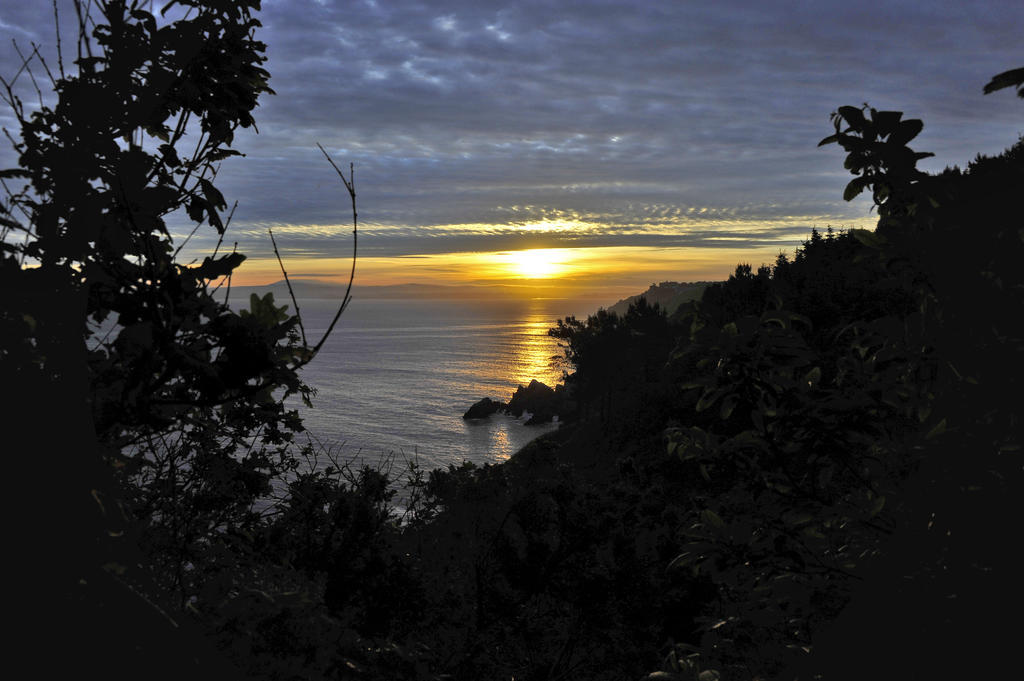 Bed and Breakfast Les Fous De Bassans Poullan-sur-Mer Экстерьер фото