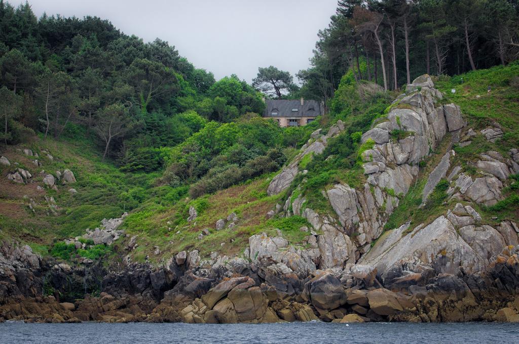 Bed and Breakfast Les Fous De Bassans Poullan-sur-Mer Экстерьер фото
